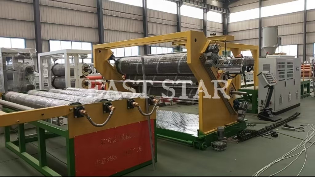 2,4-meetrine sõnnikulindi lehtede tootmisliin on paigaldatud ja pakendamiseks valmis