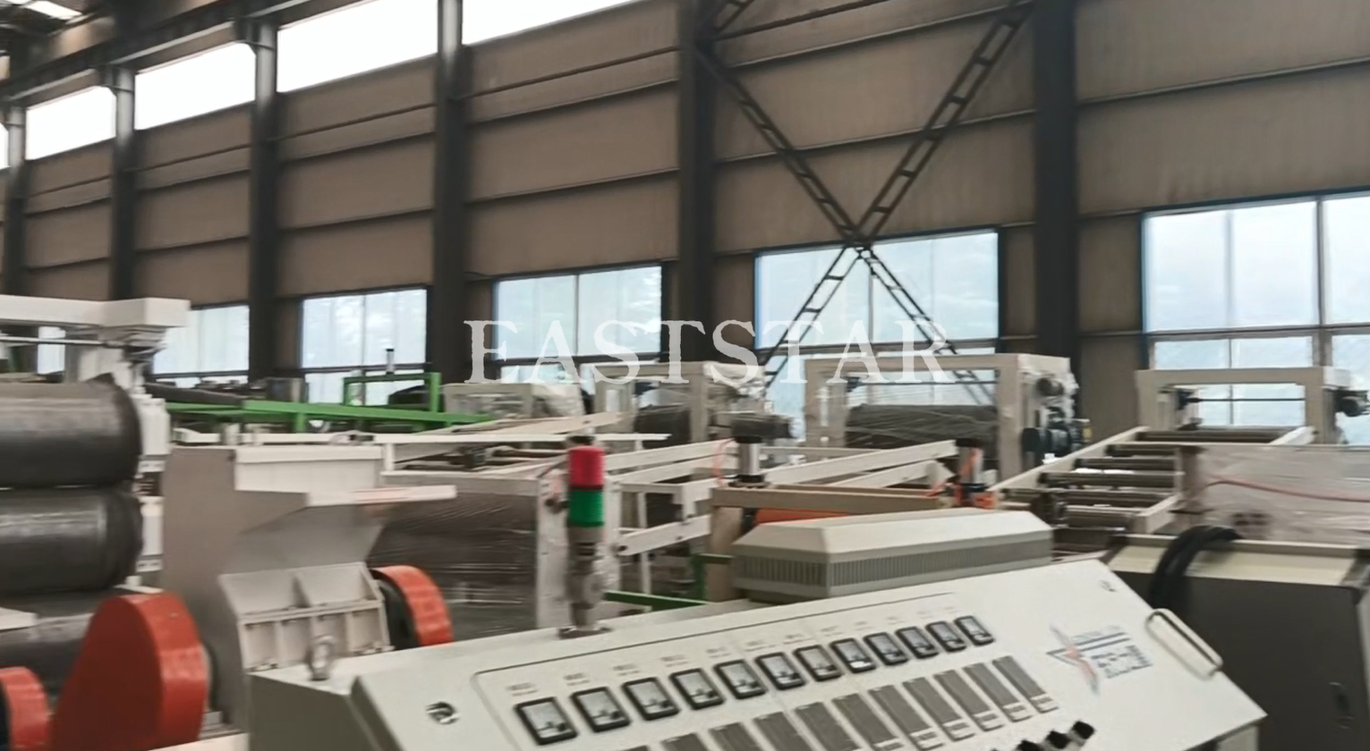 Ülemere kliendi külaskäik ABS-plastlehtede ekstrusiooniliini koostöö tegemiseks