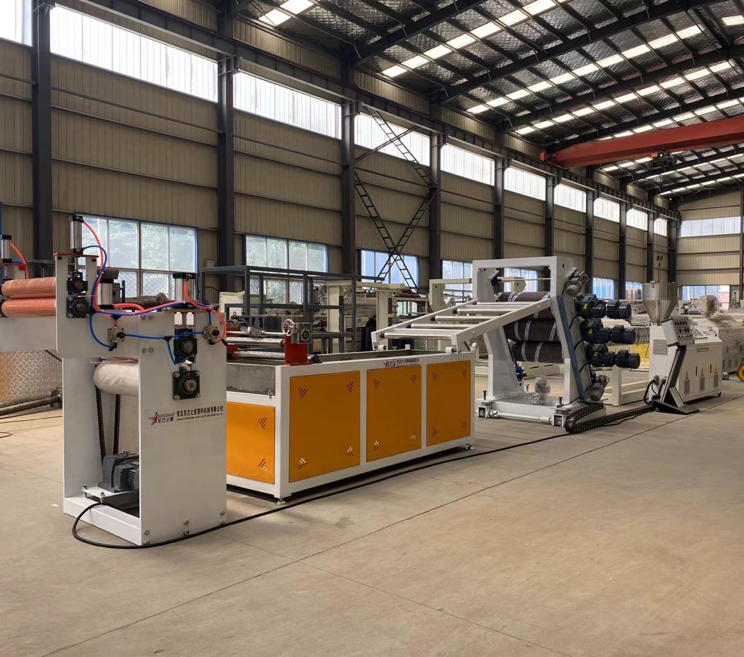 Professionaalsed PVC painduvate uksekardinate tootmisliini lahendused võimaldavad tõhusat tööstuslikku uksekardinate tootmist