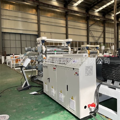 Paindlike lehtede tootmine: professionaalne SPVC painduvate lehtede tootmisliin annab võimaluse kaasaegse loomakasvatuse ja ehitusmaterjalide arendamiseks