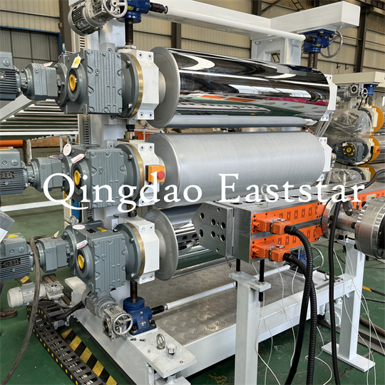 Leht Kolme rulliga kalendriseadmed